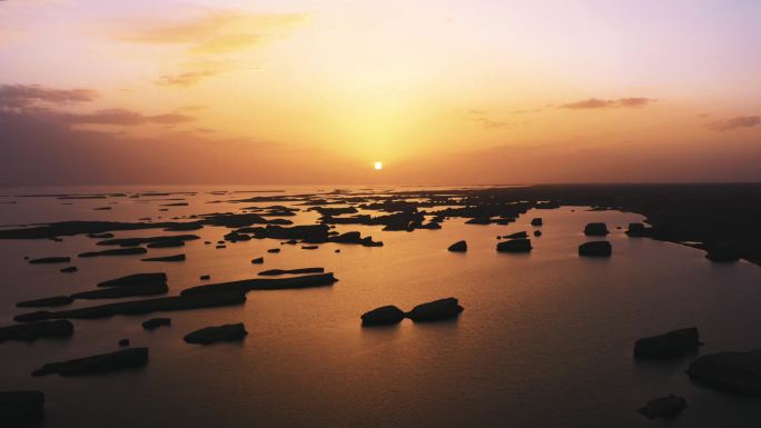 4k 青海海西水上雅丹的绝美日落航拍！