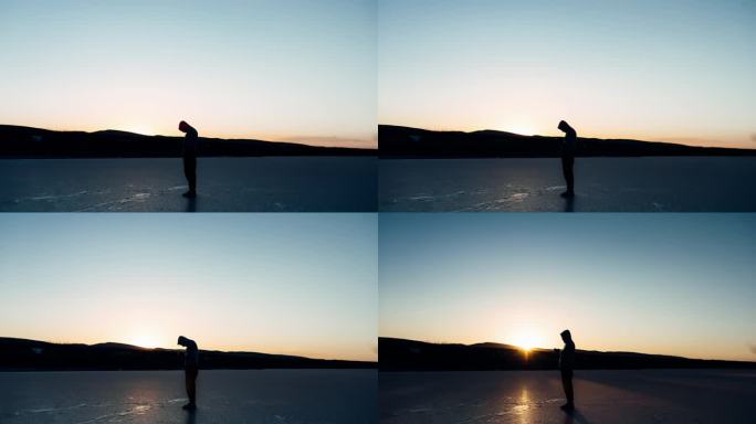一个人站立的延时摄影日落