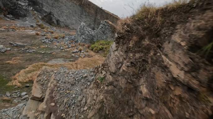 武汉新洲区胡贤大塆穿越机航拍废弃矿场山体