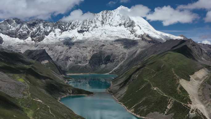 西藏白玛林措库拉岗日雪山