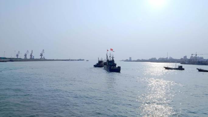 4k渔船行驶在海面 出港