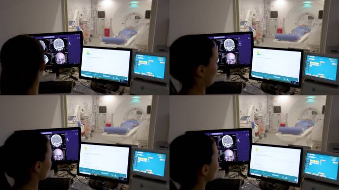 拉丁美洲卫生技术人员对女性患者进行核磁共振成像，查看电脑屏幕上的图像