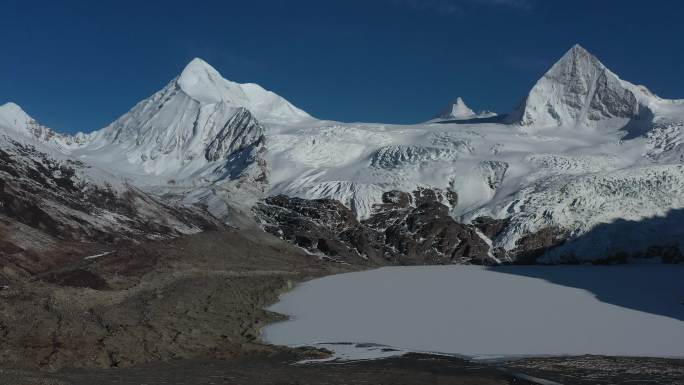 西藏萨普神山航拍