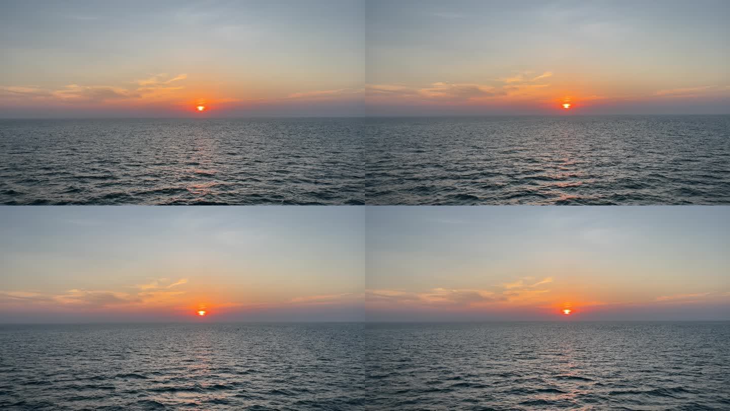 海中央的日落