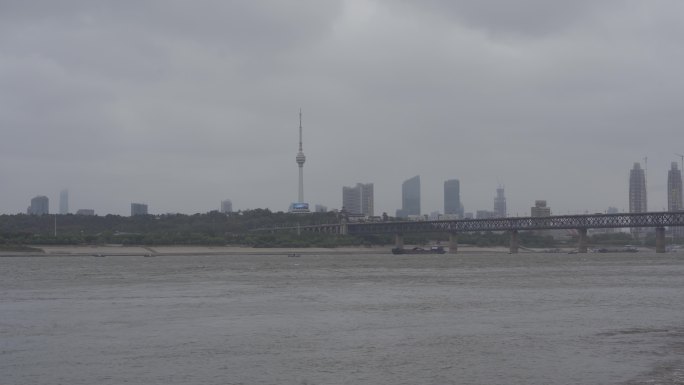 阴雨天中的长江（HLG可提亮）