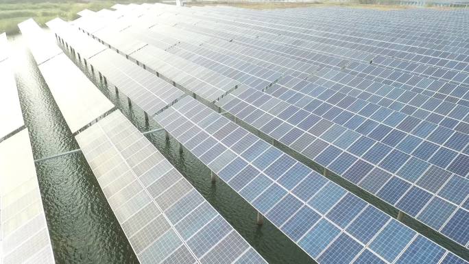 太阳能太阳能电池板光伏发电站基地水上