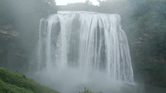 中国黄果树瀑布飞流直下水雾大瀑布