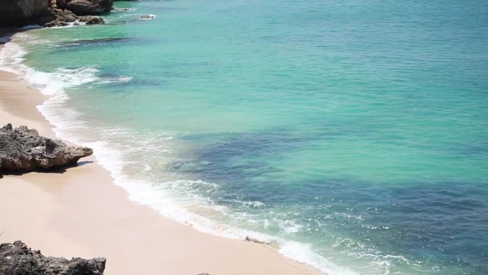 礁石 沙滩 海浪拍打礁石 大海 浪花