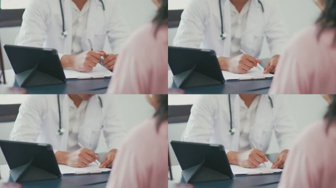 医生与患者一起在病历上查看和书写，特写