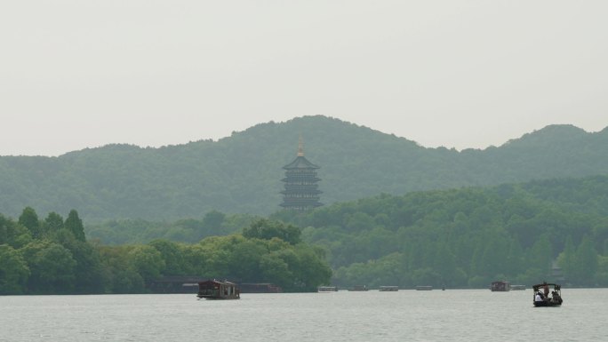 中国杭州西湖（西湖）的中国传统帆船。