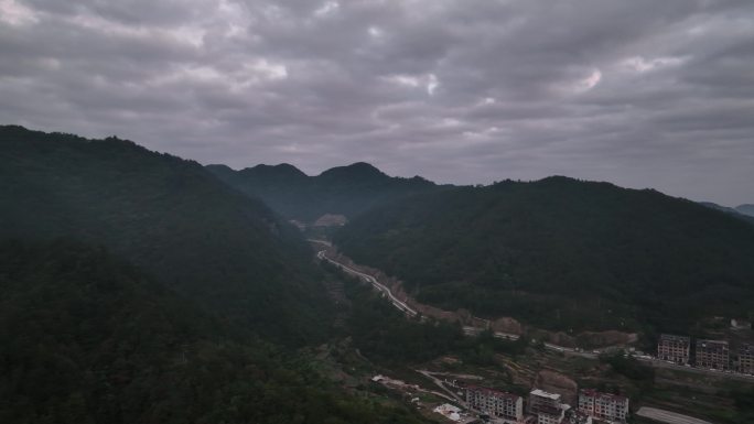 大山里的城市