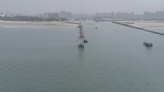 北海侨港海滩航拍 海岸海堤 海港港湾渔船