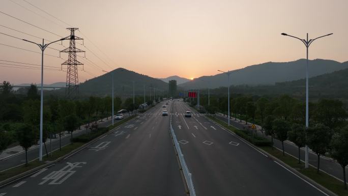 航拍襄阳黄昏日落城市道路交通风光