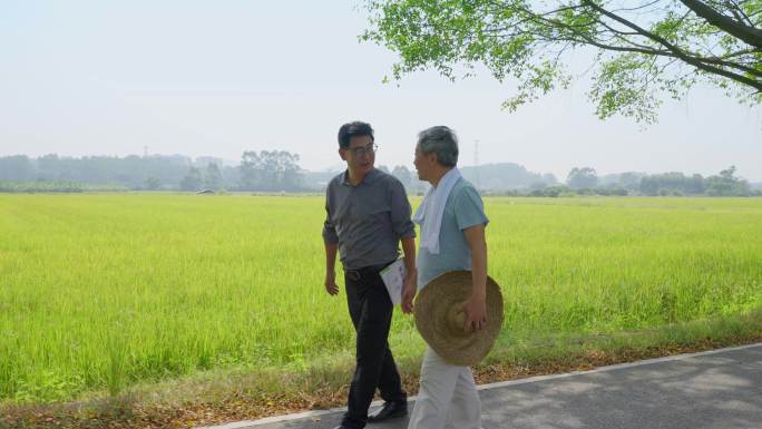 走向田间地头的农民