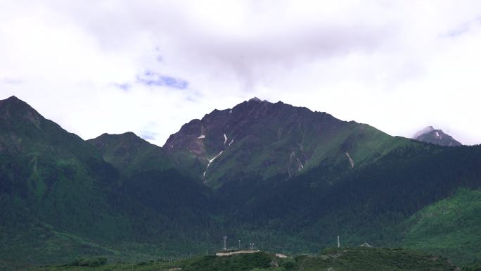 云雾 雪山 云雾缭绕  山间国网电塔