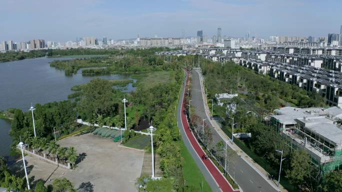 滇池绿道草海湿地湖滨楼盘航拍