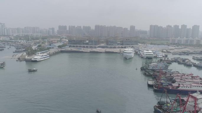 北海侨港海滩航拍 海岸海堤 海港港湾渔船