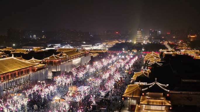 中国西安大唐光大城夜间鸟瞰图