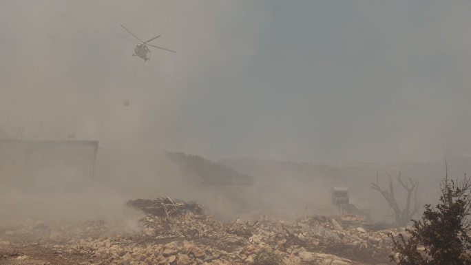 消防直升机森林大火航拍救火