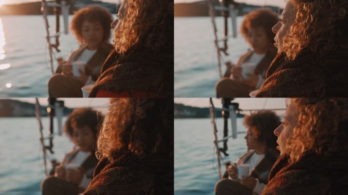 黄昏时分，两名女子在帆船甲板上喝咖啡