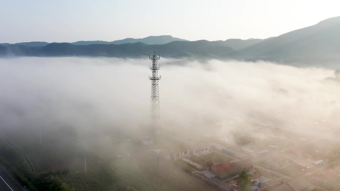 辽宁山区晨雾