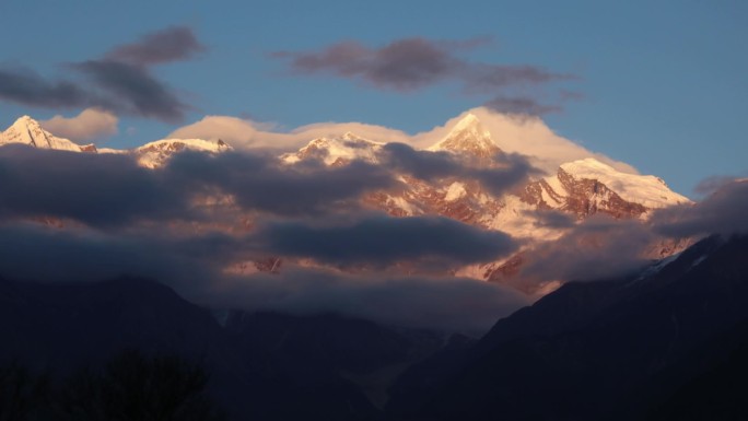 南迦巴瓦峰_延时2_日照金山