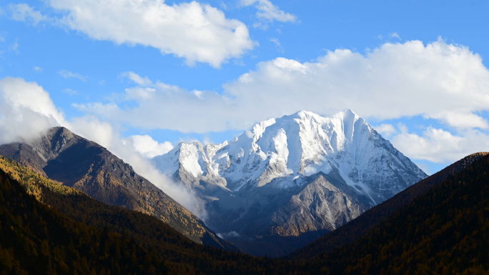 震撼壮观高原风光雅拉雪山秋色延时