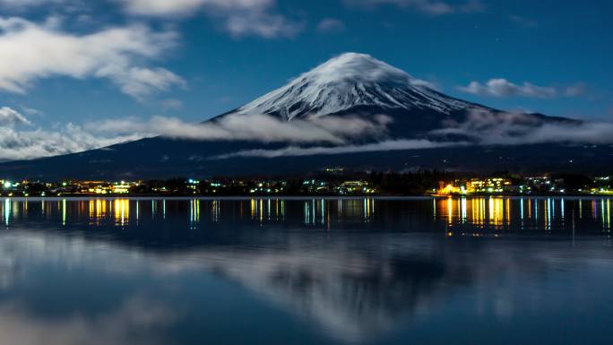 晚上的富士山川口子