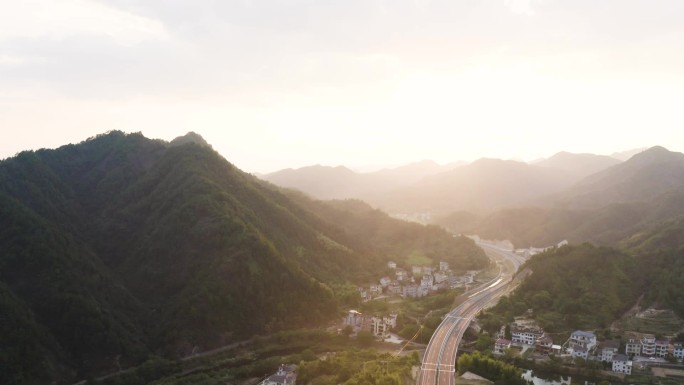 【原创】高清实拍夕阳下的农村房屋建筑航拍