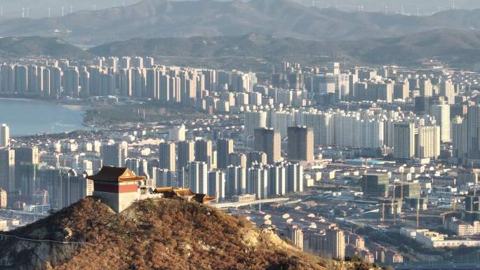 御三视野下的威海里口山仙姑顶城市风景