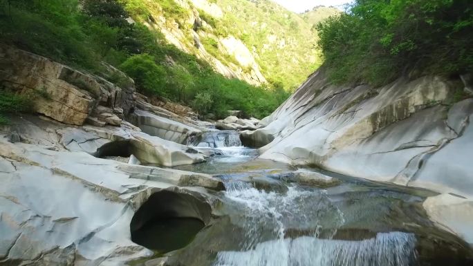 大山深处山间溪流航拍