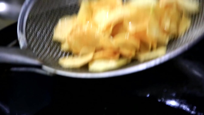 炒土豆片实拍视频素材