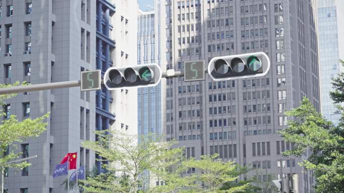 4K正版-商务中心交通信号灯-绿灯转红灯