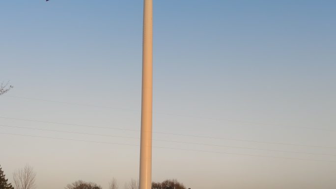 田野里的风力发电机 (7)