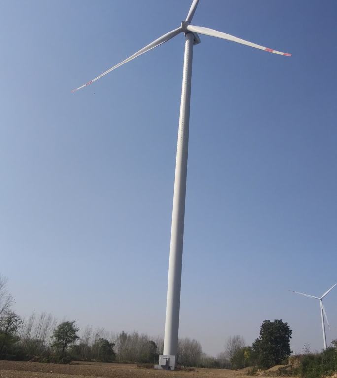 田野里的风力发电机 (5)