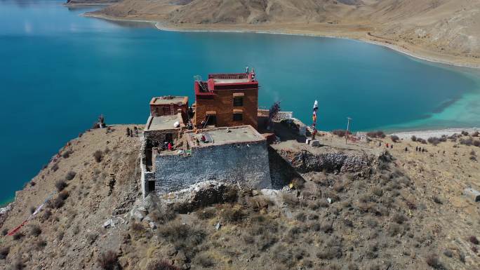 西藏羊湖日托寺航拍自然