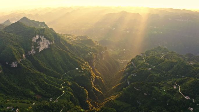 航拍山川峡谷丁达尔效应