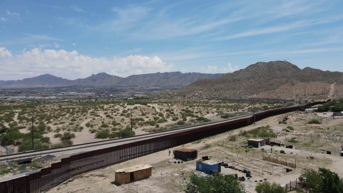 圣特雷莎过境点附近的阿纳普拉港奇瓦瓦和新墨西哥州桑德兰公园美墨边境墙