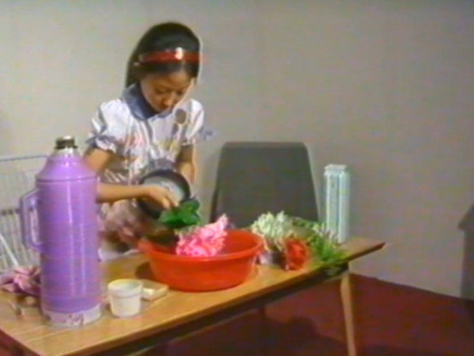 八九十年代清洗塑料花劳动
