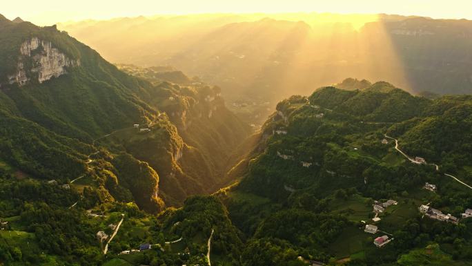 航拍山川峡谷丁达尔效应