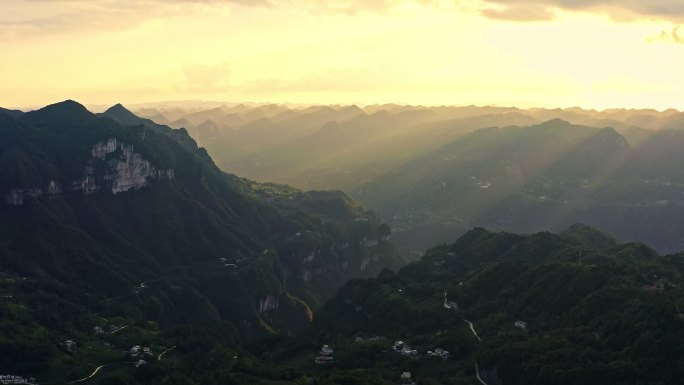 航拍山川峡谷丁达尔效应