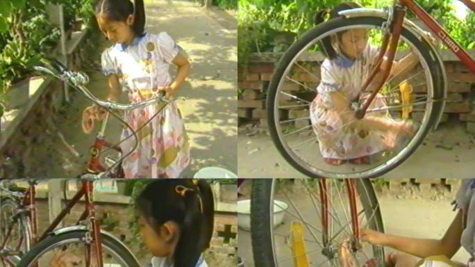 八九十年代擦自行车素材