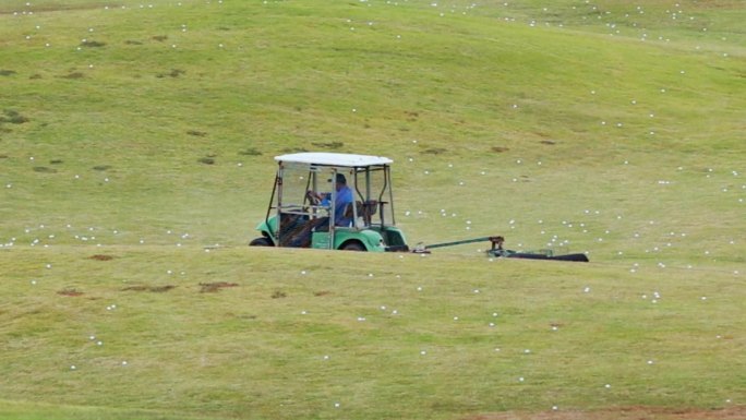 高尔夫练习场捡球机设备