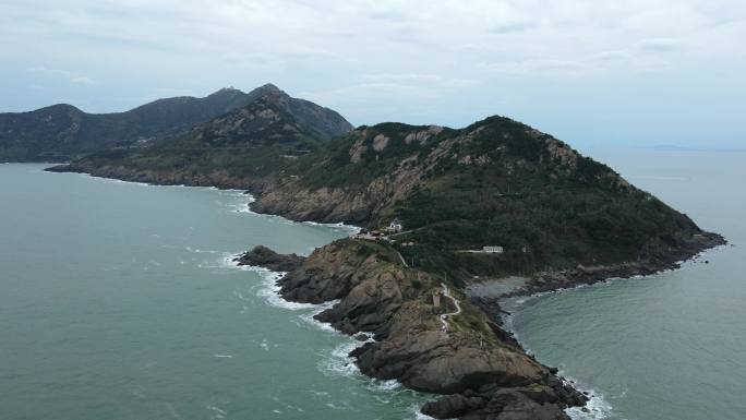 航拍青岛灵山岛海岛海浪礁石