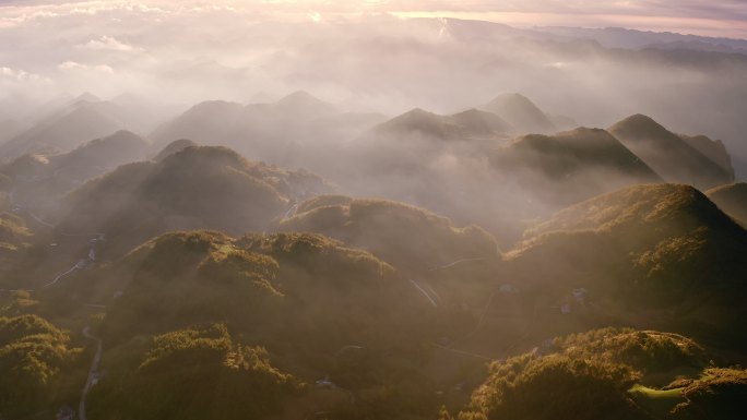 清晨雾气山川美景