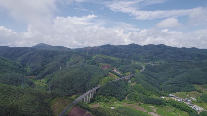 大山里的公路