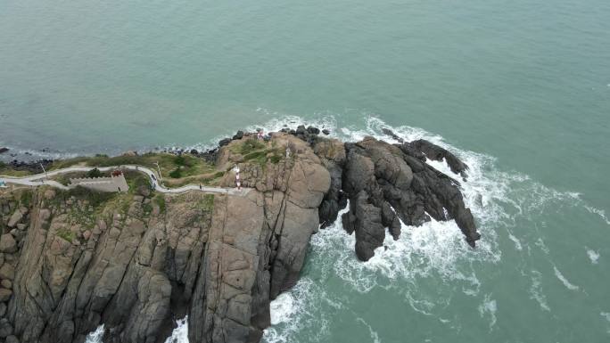 航拍青岛灵山岛海岛海浪礁石