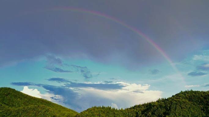 航拍高山彩虹