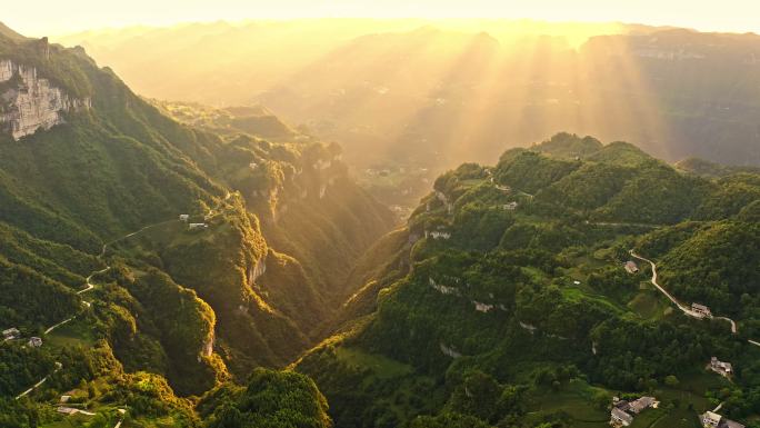 航拍山川峡谷丁达尔效应