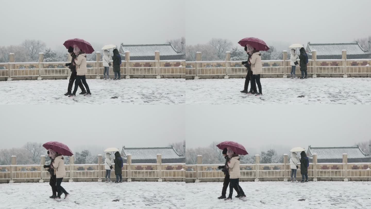【原创】大雪中的天坛公园祈年殿经过的游客